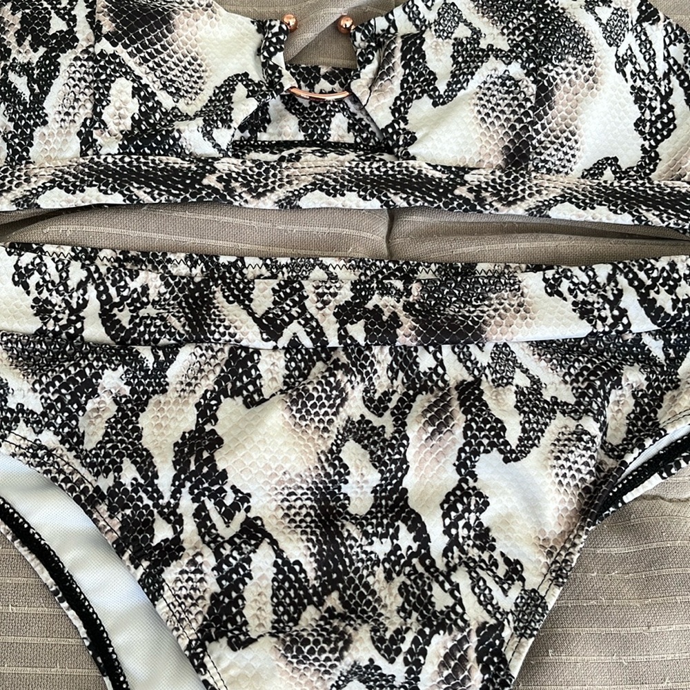 Shein Bikini Set - Picture 3 of 6